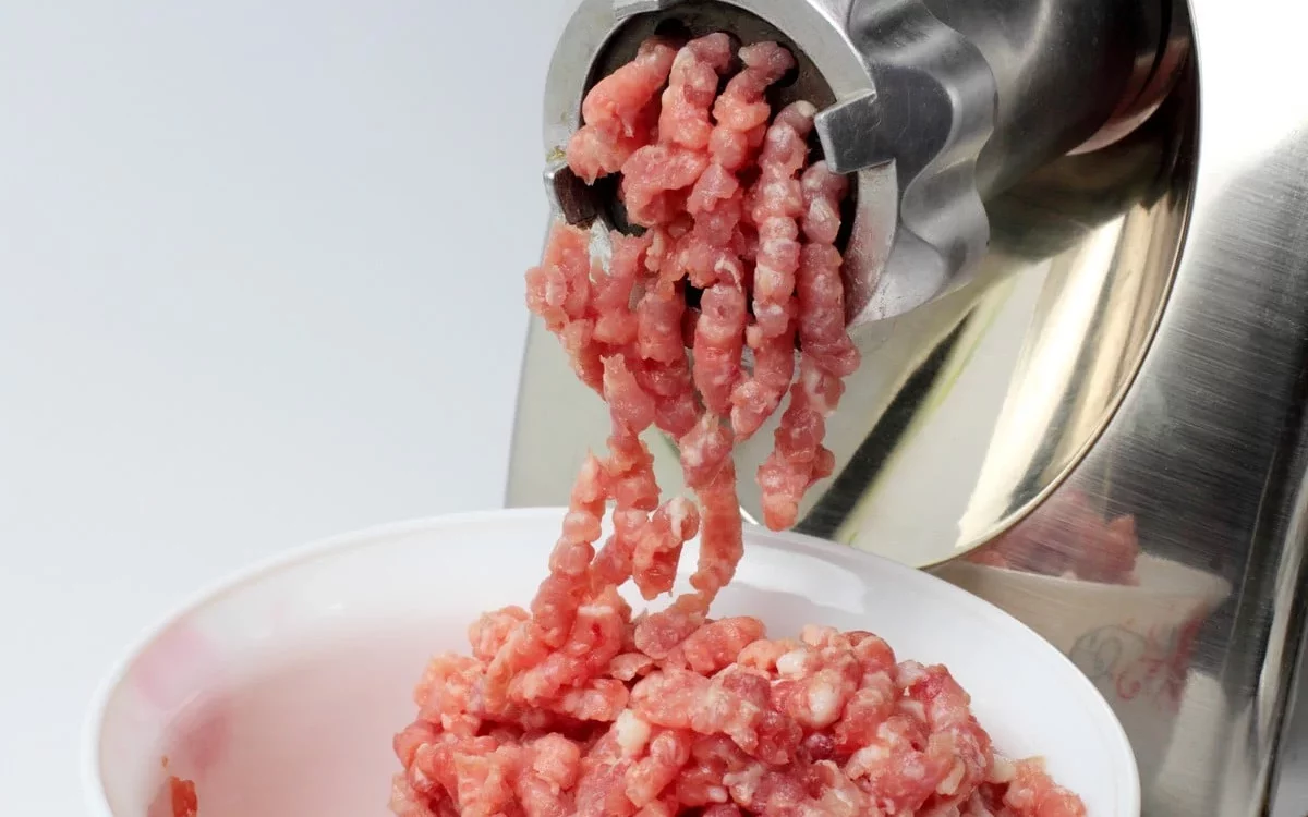 Hachoir à viande manuel ou électrique : lequel choisir ?