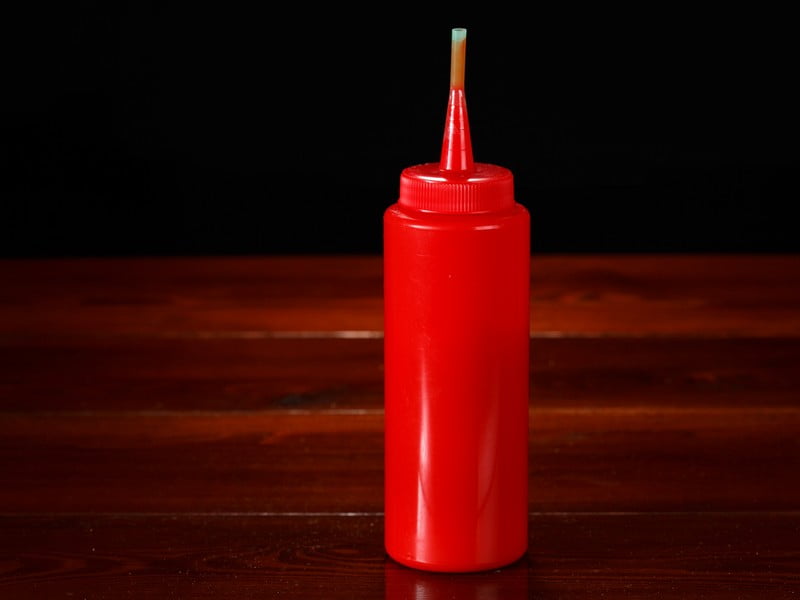 Distributeur de sauce en plastique