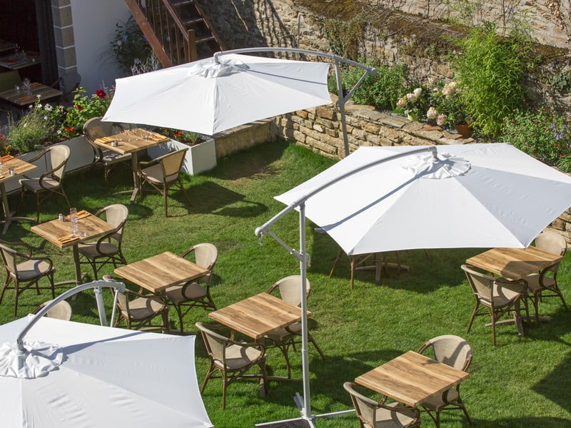 terrasse restaurant avec parasol