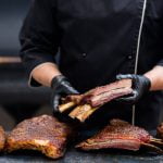 viande-dans-un-fumoir-a-braises