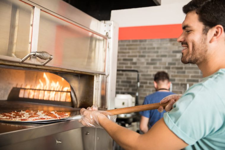 servir d'une pelle à pizza