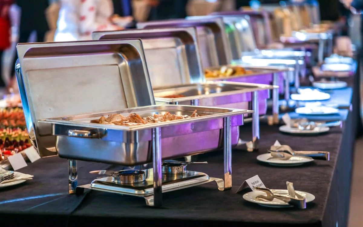 Peut-on mettre un chafing-dish au four ?