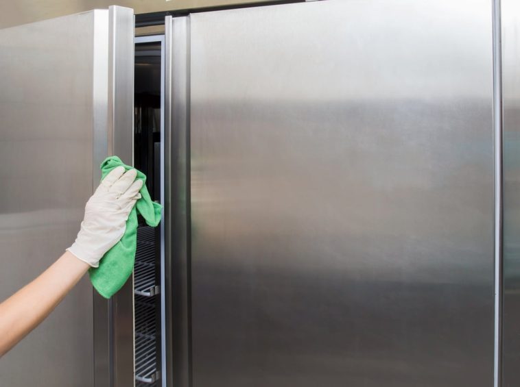 nettoyer-armoire-chauffante-en-inox.
