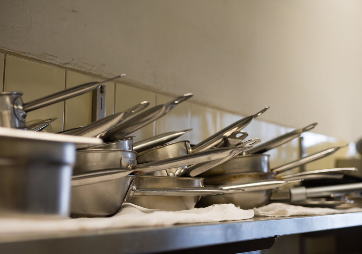 étagere murale en inox.