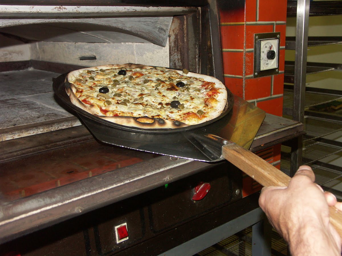 pizza dans un four