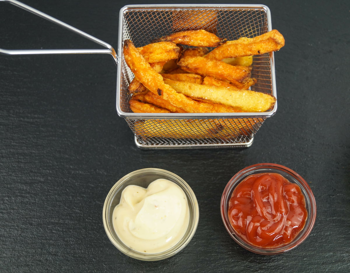 Chips de patate douce au friteuse