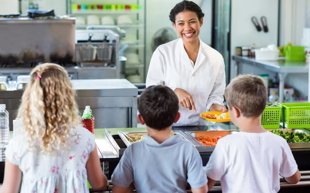 Comment réaliser un menu pour une cantine scolaire ? 