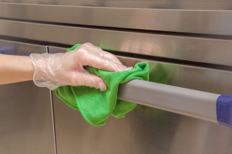 nettoyer un meuble bas en inox