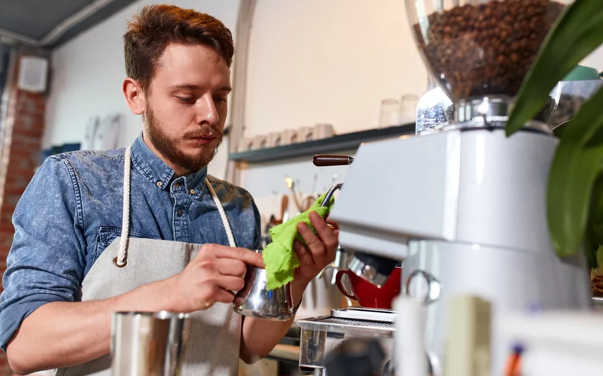 Comment nettoyer un moulin à café électrique ?