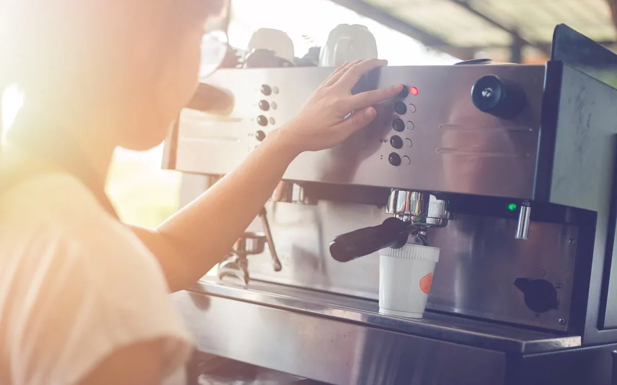 Comment détartrer une machine à café expresso ?