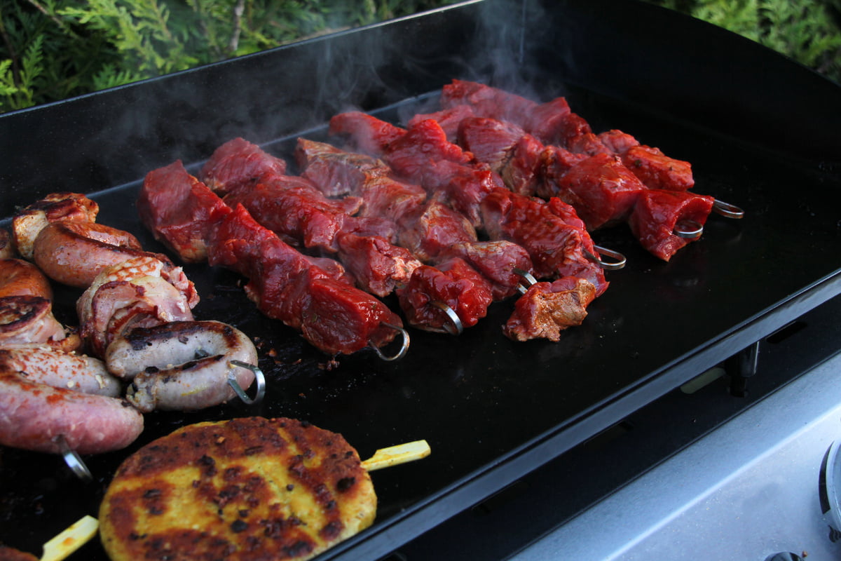 – plancha à barbecue