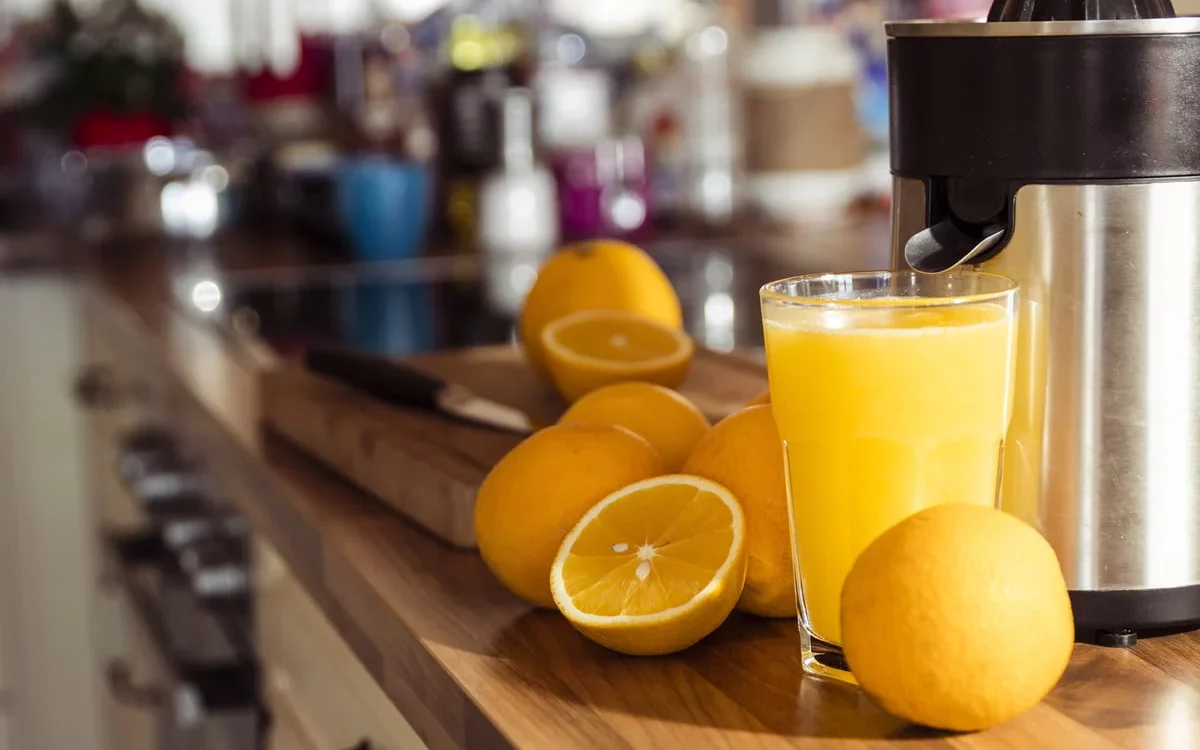 Bartscher 150146 : De délicieux jus de fruits frais avec ce presse-agrumes