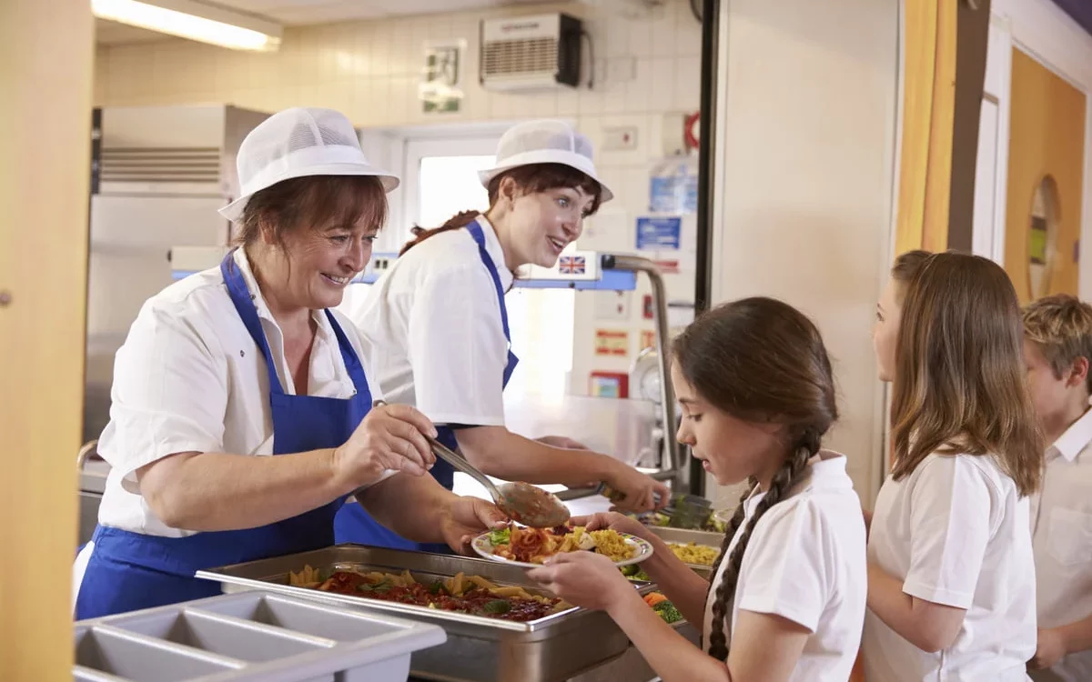 Les étapes à suivre pour travailler dans une cantine scolaire
