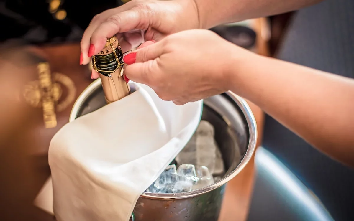 Comment nettoyer un seau à champagne ?