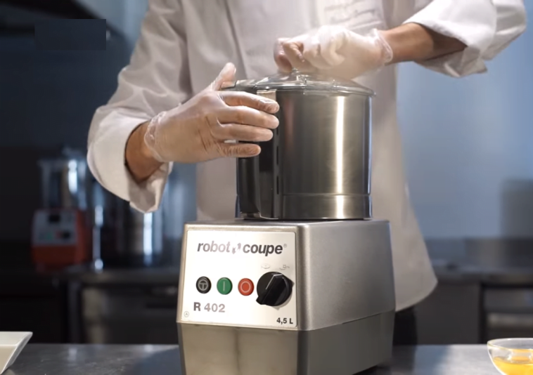 robot coupe R 04