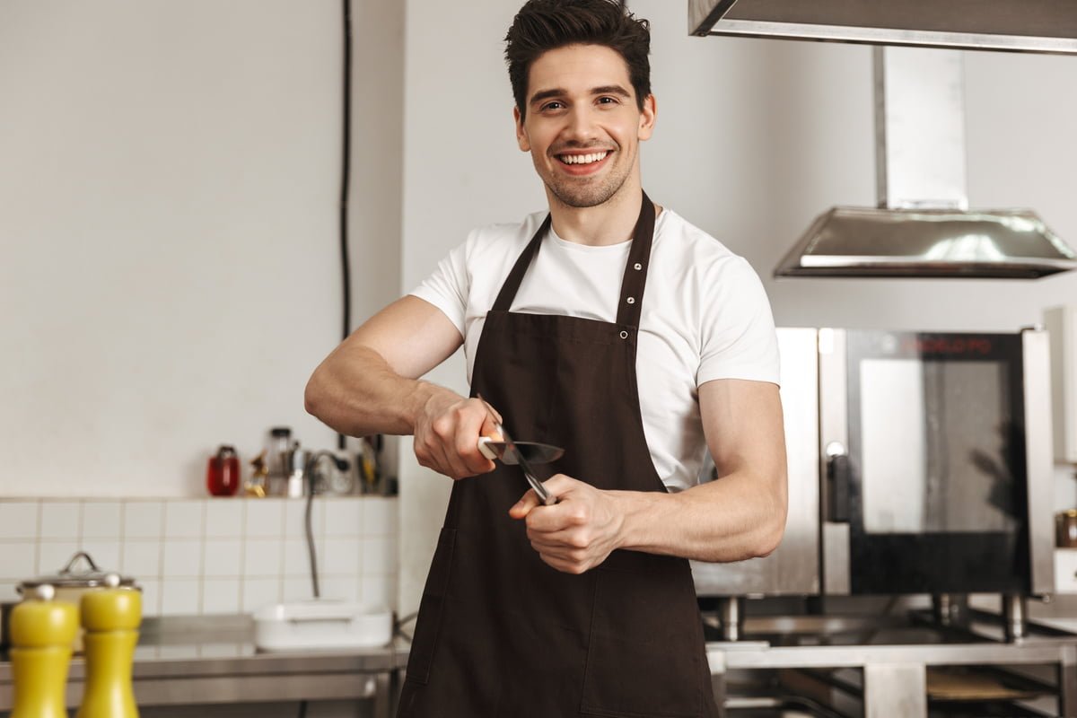 Aiguiser-un-couteau-de-cuisine.