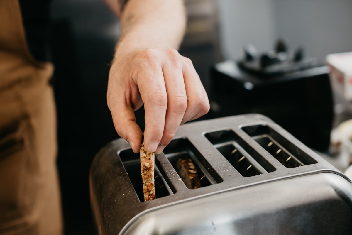 grille pain toaster.