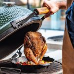 rôtir un poulet avec un barbecue Big Green