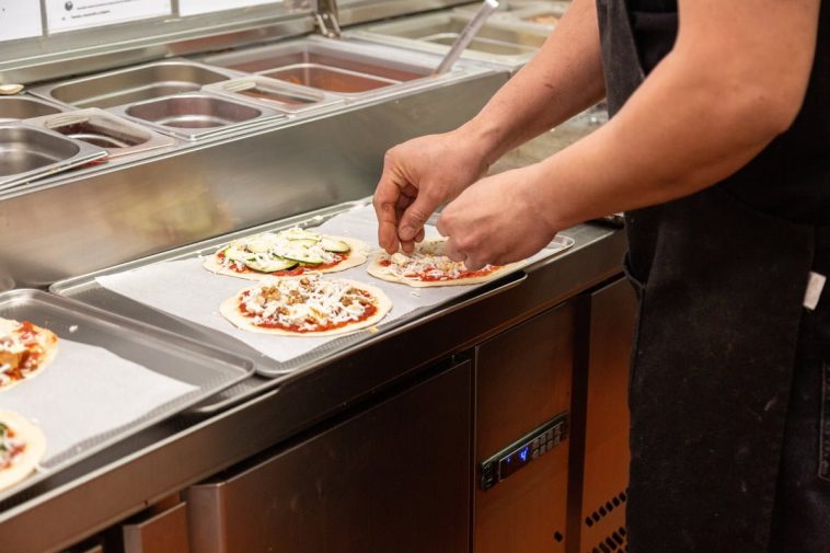 table de travail en inox refrigeree