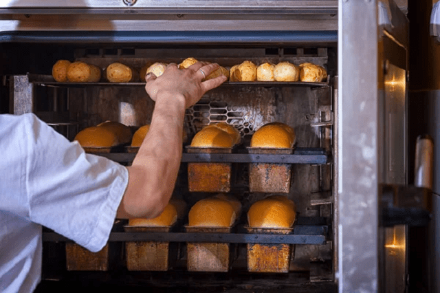 utilisation d'un four à patisserie