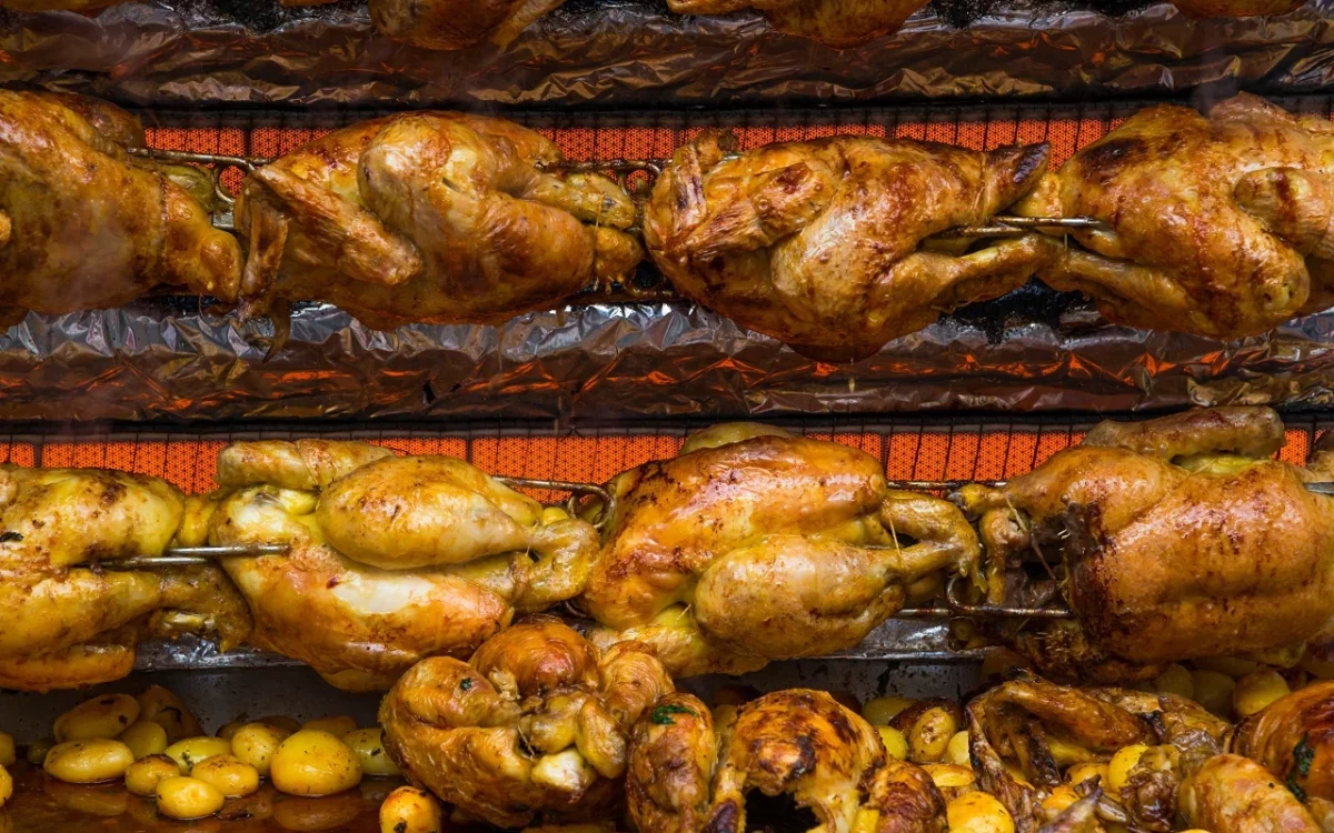 Peut-on faire cuire une pintade à la rôtissoire ?