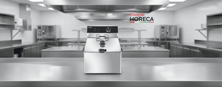 Friteuse électrique professionnelle 11L en inox avec chef en arrière-plan dans cuisine professionnelle
