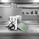 Laminoir manuel Tablo Sinmag sur plan de travail inox, boulangerie moderne