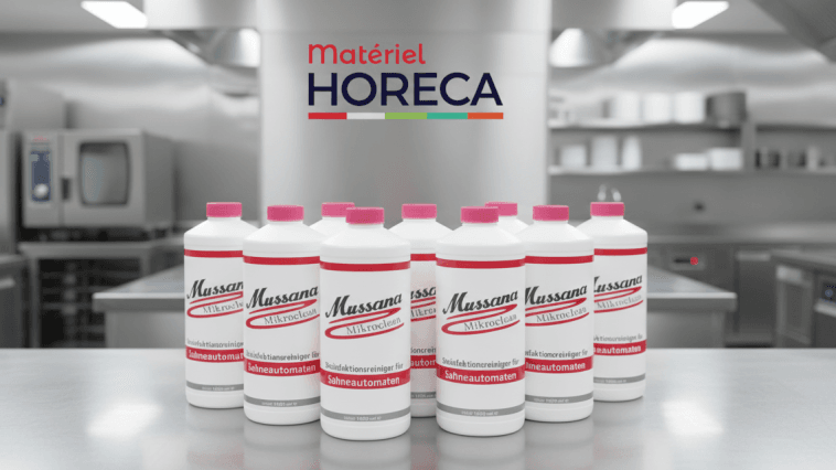 Flacon professionnel de Microclean Mussana sur plan de travail inox en restaurant avec vaisselle à chantilly