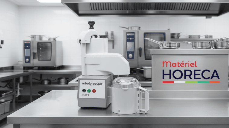 Appareil coupe-légumes Robot Coupe R 301 en cuisine professionnelle, mis en scène façon publicité haut de gamme